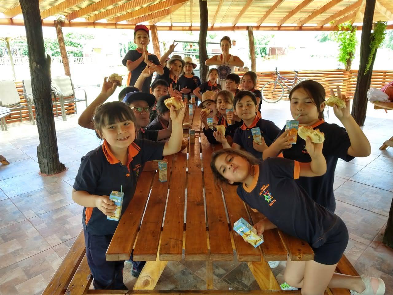 Alumnos de colegio en visita educativa a Domos Ocoa